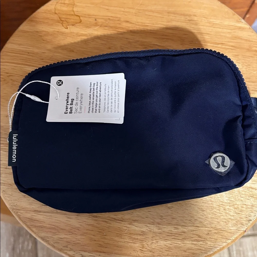 lululemon athletica 
Belt Bag nwt! - Picture 4 of 4